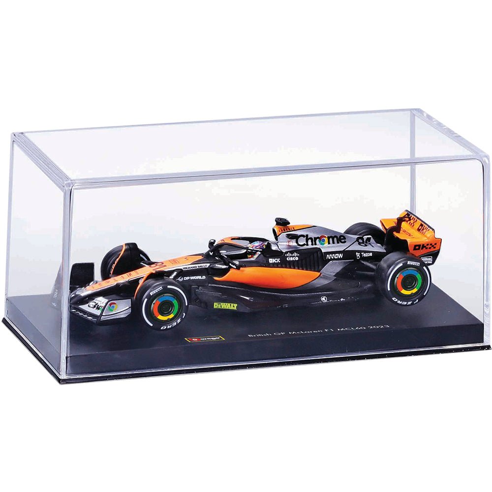 Maisto 1:43 Ferrari SF-24 w/Helmet (Sainz)